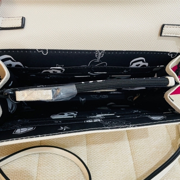 🔹️BETSEY JOHNSON🔹️ XOSYBIL 3 CROSSBODY  CHALK PURSE BAT SPIDER 🖤 - Picture 2 of 5